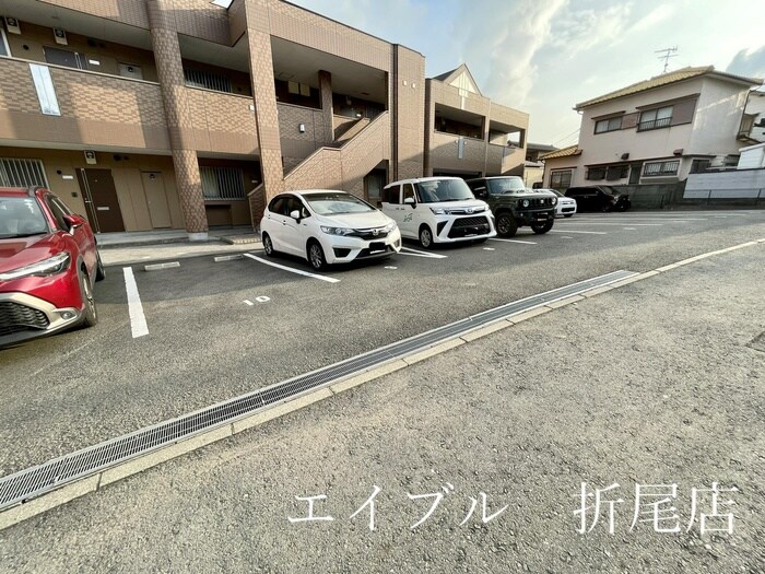 物件外観写真2　(駐車場)
