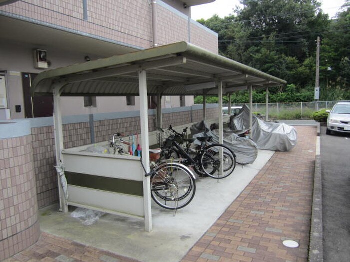 物件外観写真3　(駐輪場)