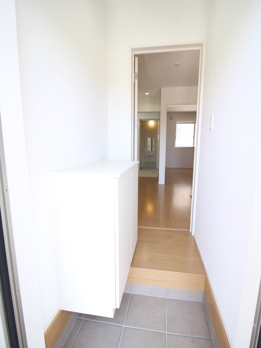 物件内観写真18　(玄関)