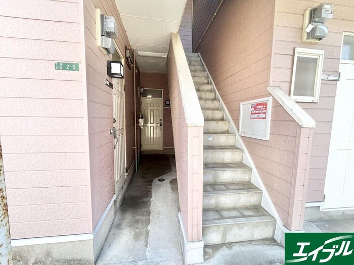 物件外観写真3　(エントランス部分)