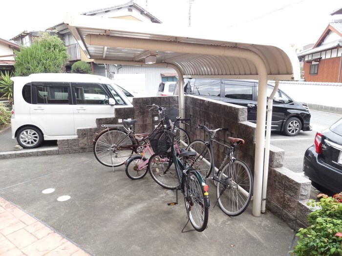 物件外観写真4　(駐輪場)