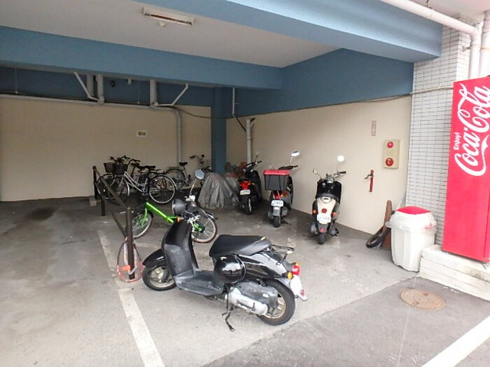 物件外観写真2　(駐輪場)