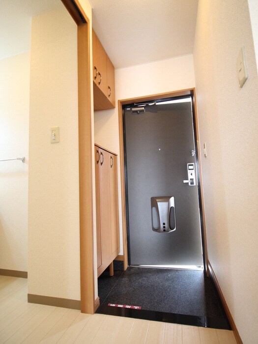 物件内観写真12　(玄関)