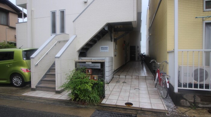 物件外観写真3　(エントランス部分)