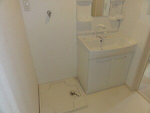 物件内観写真18　(洗濯機置場)