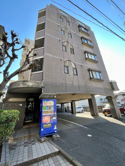 ラファール藤崎の物件外観写真