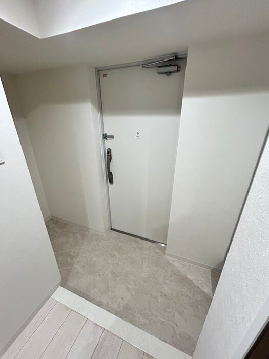 物件内観写真11　(玄関)