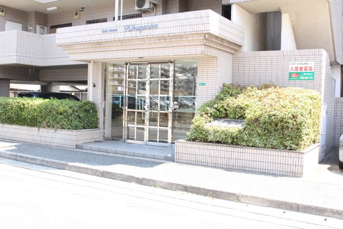 物件外観写真2　(エントランス部分)