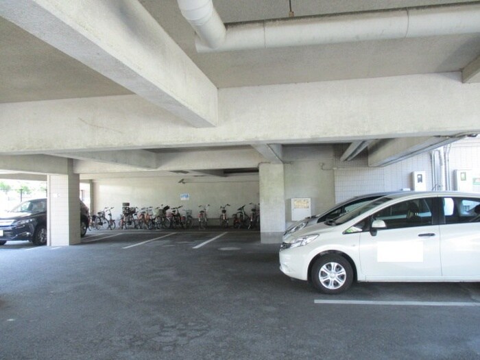 物件外観写真3　(駐車場)