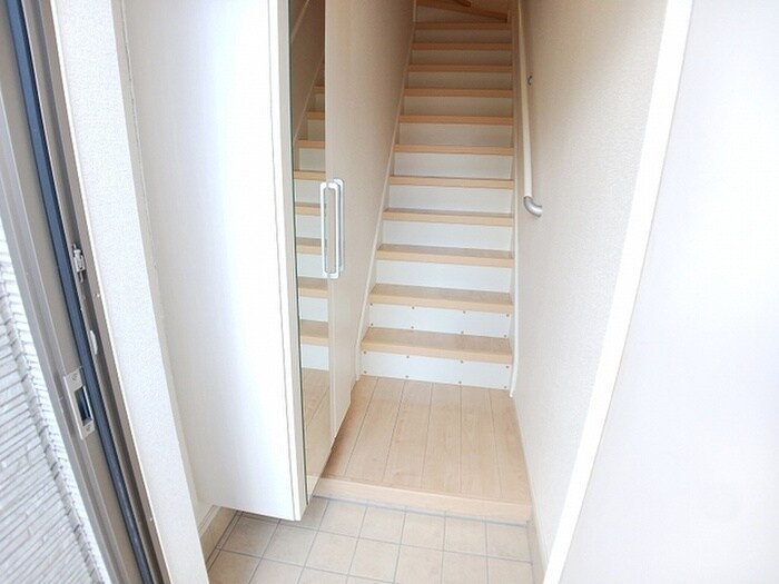 物件内観写真9　(玄関)