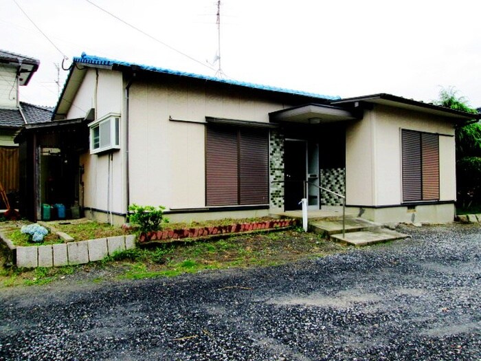 物件外観写真1　(エントランス部分)