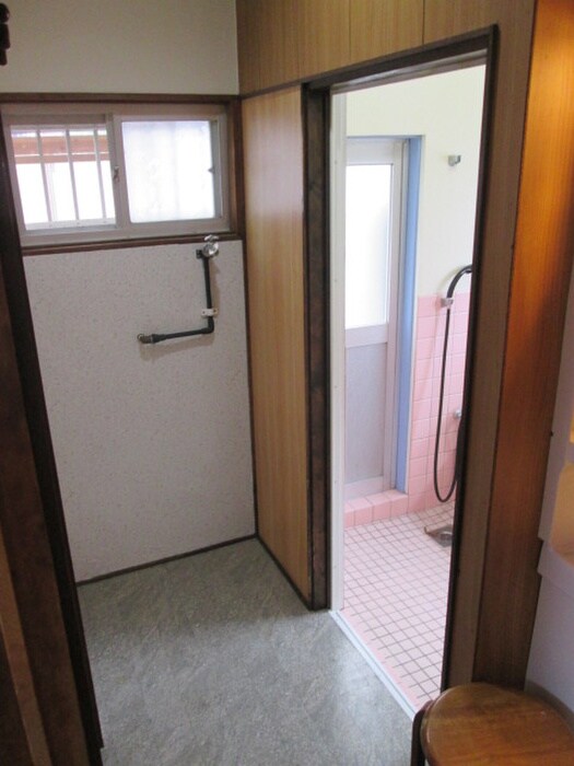 物件内観写真11　(洗濯機置場)