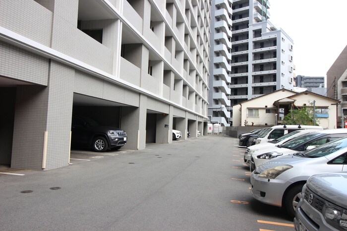 物件外観写真3　(駐車場)