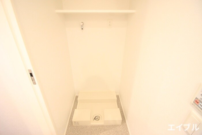 物件内観写真12　(洗濯機置場)