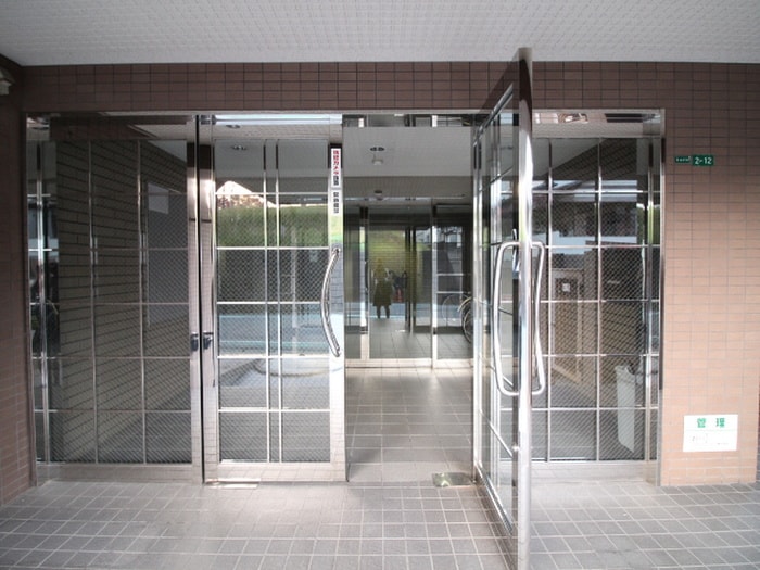 物件外観写真4　(エントランス部分)