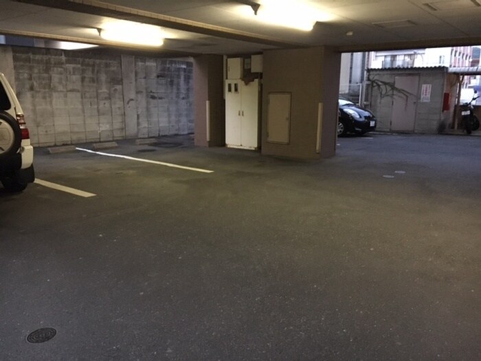 物件外観写真6　(駐車場)