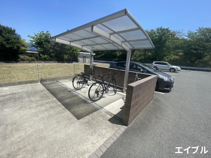 物件外観写真3　(駐輪場)