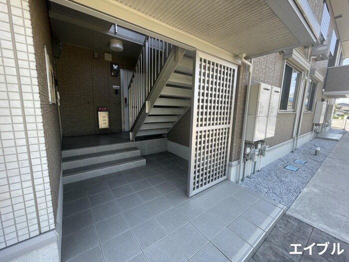 物件外観写真6　(エントランス部分)