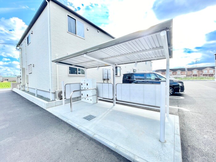 物件外観写真3　(駐輪場)