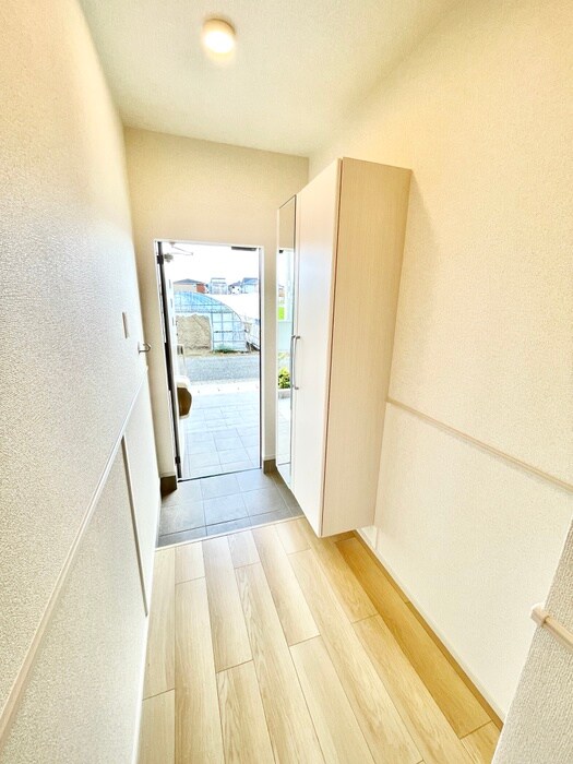 物件内観写真11　(玄関)