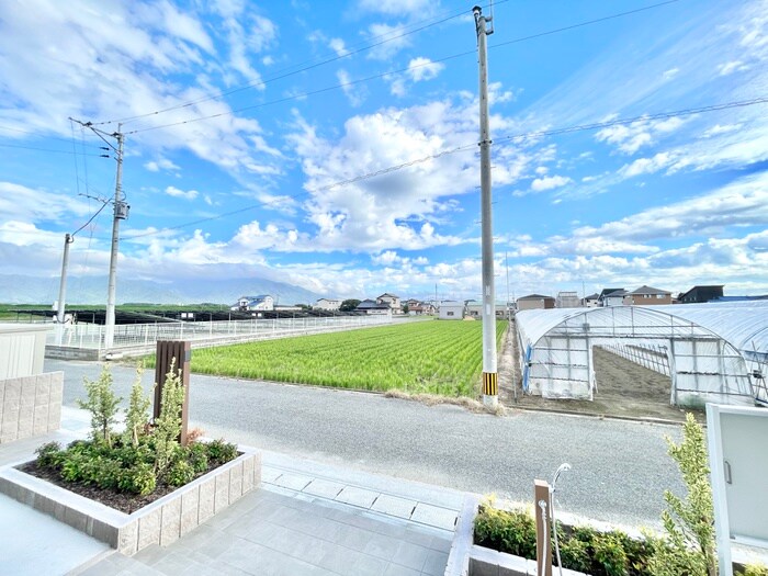 物件内観写真12　(室内からの展望)