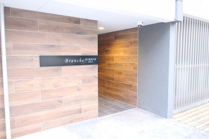 物件外観写真3　(エントランス部分)