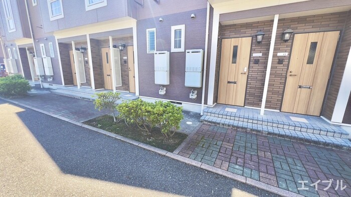 物件外観写真4　(エントランス部分)