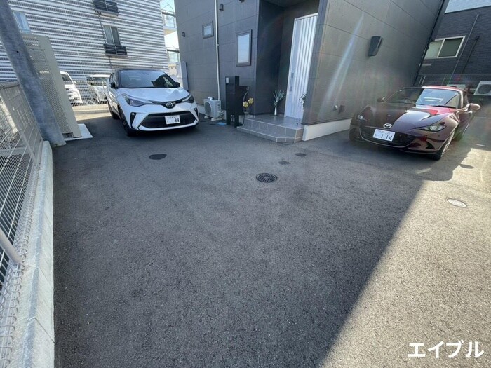 物件外観写真2　(駐車場)