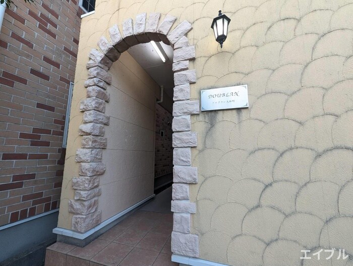 物件外観写真6　(エントランス部分)