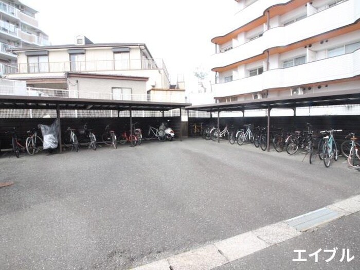 物件外観写真4　(駐輪場)