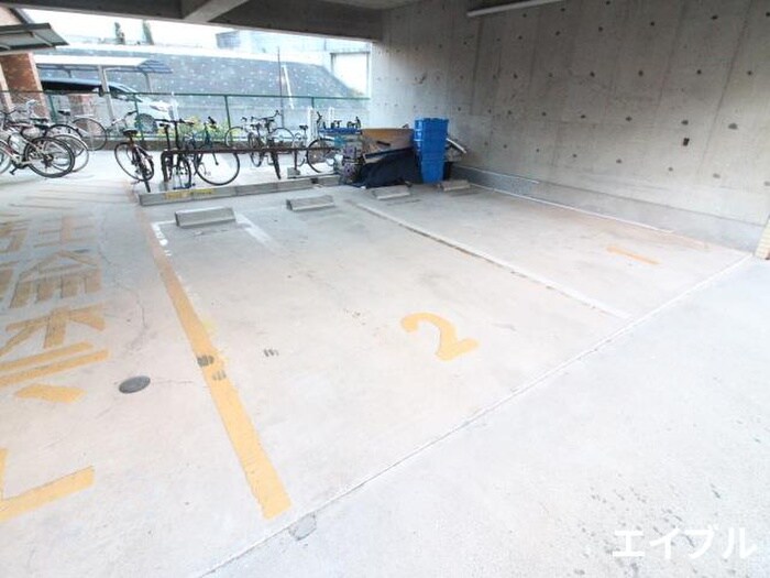 物件外観写真4　(駐車場)