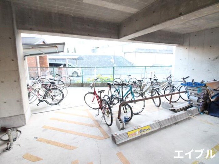 物件外観写真5　(駐輪場)