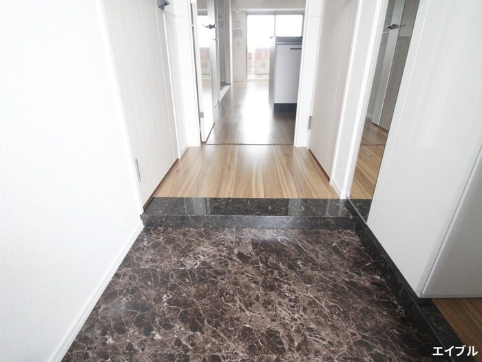 物件内観写真16　(玄関)