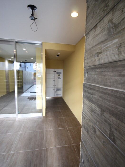 物件外観写真3　(エントランス部分)