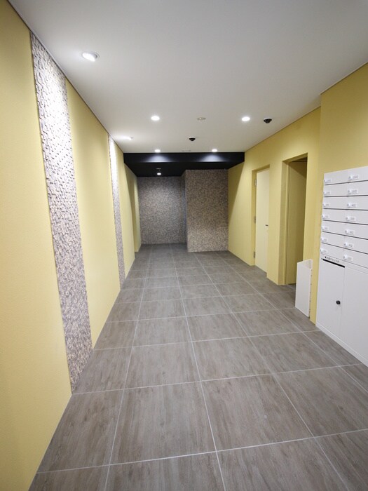 物件外観写真6　(エントランス部分)