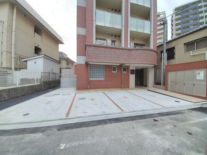 物件外観写真3　(駐車場)