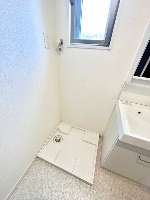 物件内観写真18　(洗濯機置場)