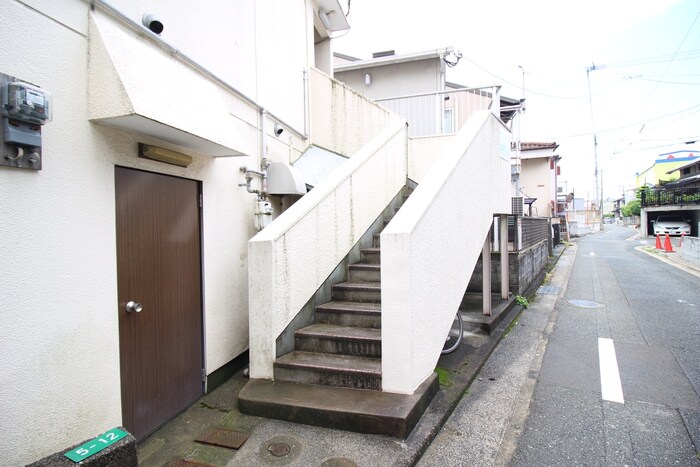 物件外観写真4　(エントランス部分)