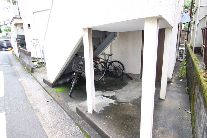 物件外観写真5　(駐輪場)
