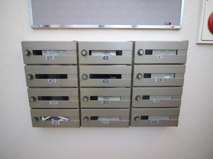 物件外観写真6　(エントランス部分)