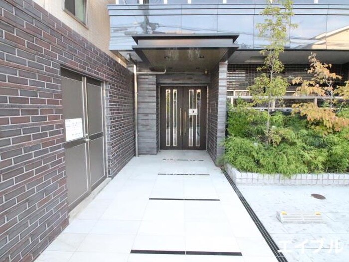 物件外観写真3　(エントランス部分)