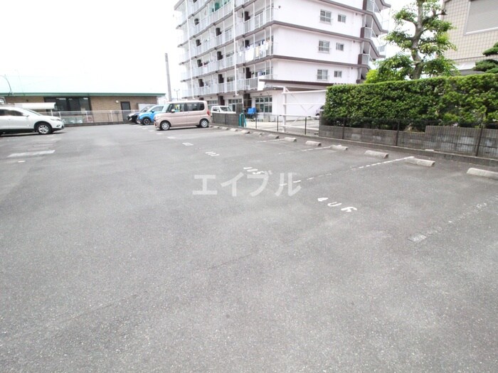 物件外観写真2　(駐車場)