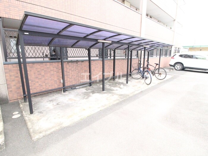 物件外観写真3　(駐輪場)