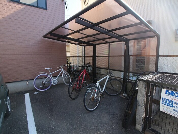 物件外観写真5　(駐輪場)