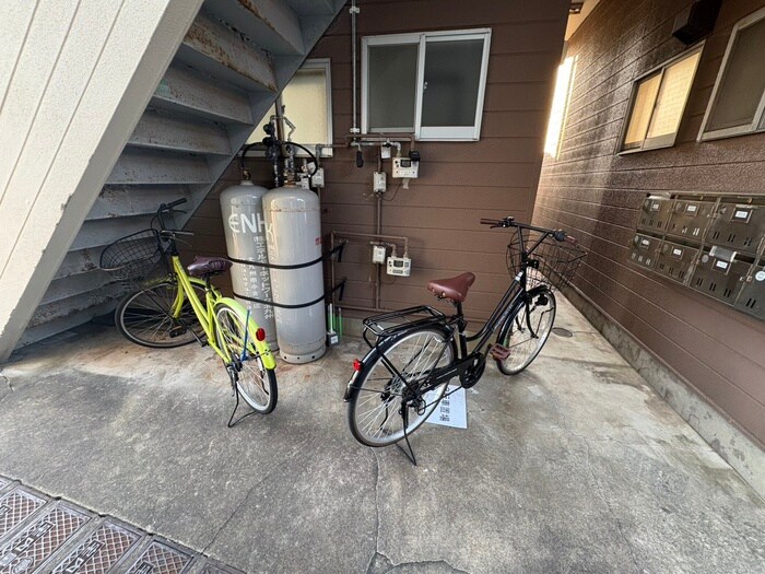 物件外観写真4　(駐輪場)