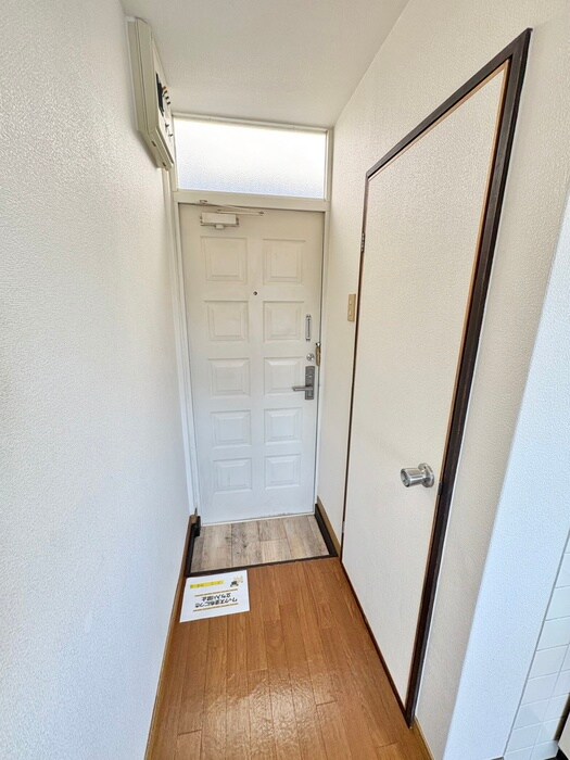 物件内観写真11　(玄関)