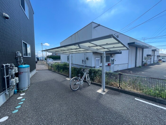 物件外観写真4　(駐輪場)