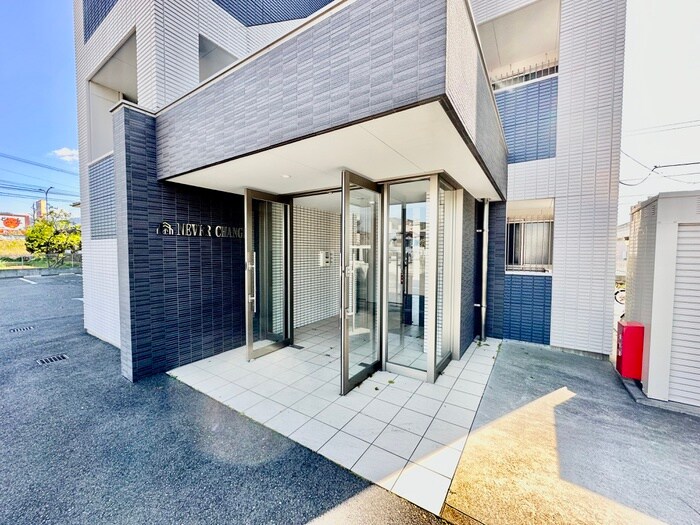 物件外観写真4　(エントランス部分)