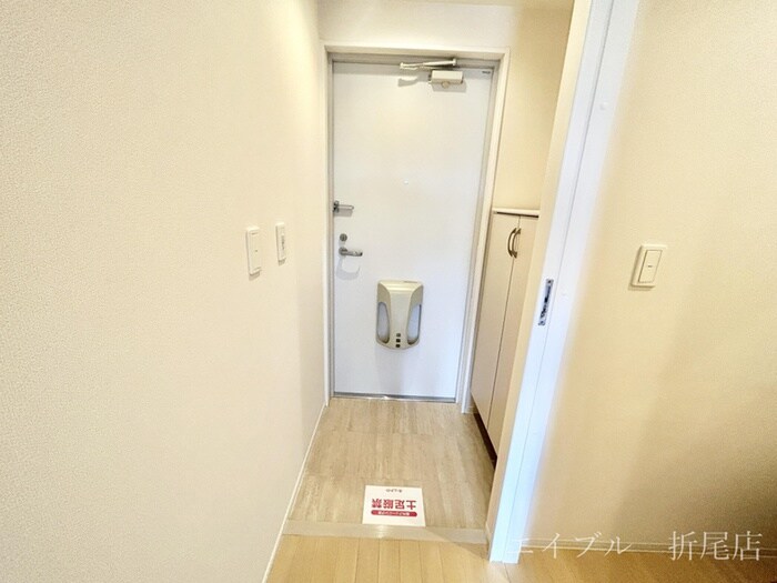 物件内観写真13　(玄関)