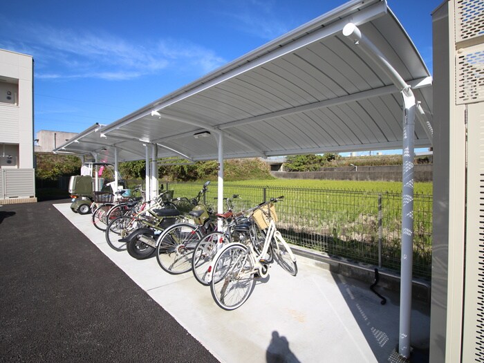 物件外観写真2　(駐輪場)